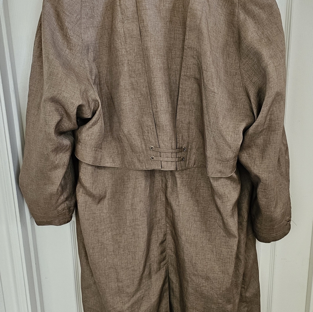 Trenchcoat by J.Gallery Size 16; champagne-tan in color